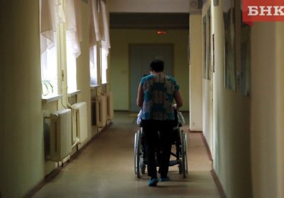 В Коми Фонд соцстраха обязали выдать ребенку инвалидную коляску